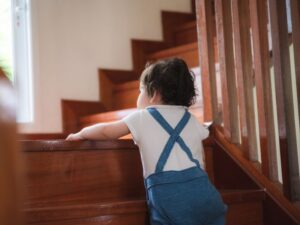 ¿Tienes escaleras en tu hogar? Consejos de seguridad para tu hijo. Mallas Económicas para gatos en Bogotá